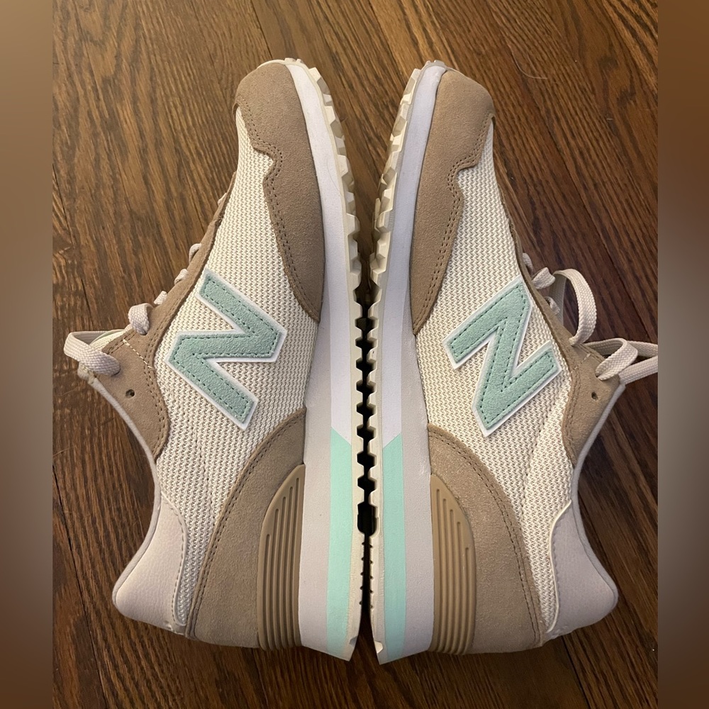 Men’s beige & teal New Balance 515 shoes